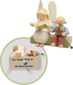 Margeritenengel auf Bank, mit Junge