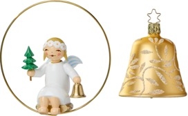 Engel im Ring mit Bäumchen und Glocke; Glasglocke, gold