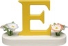 Buchstabe E, mit Blumen