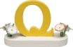 Buchstabe Q, mit Blumen